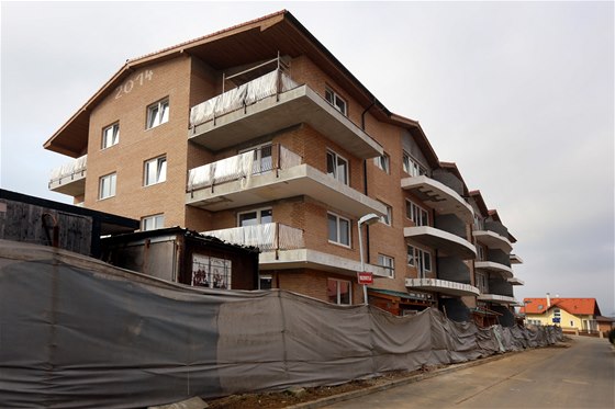 Stavba komplexu obytných domů ruského investora v Jenišově na Karlovarsku.