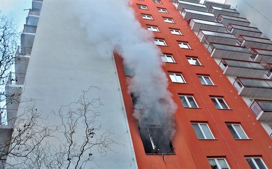 Požár v panelovém bytě v Prušánecké ulici v Brně zaměstnal zásahové složky....