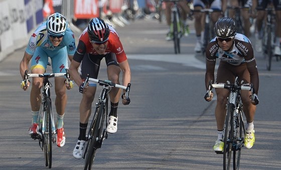 Kolumbijský cyklista Carlos Betancur (vpravo) vyhrál 5. etapu závodu Paí-Nice.