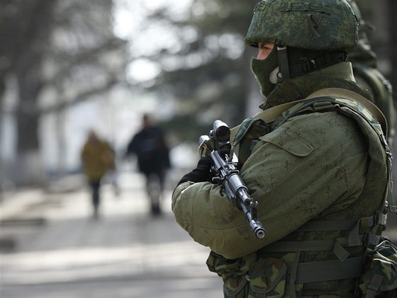 Krym je plný anonymních ozbrojenc, kteí páchají násilí na aktivistech a novináích