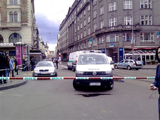 Policie kvli údajné bomb uzavela ást Václavského námstí.
