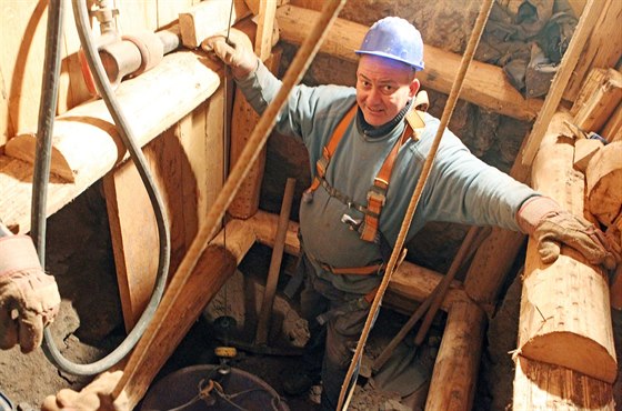 Stavaři připravují důl Bohumír, musí zpevnit stěny i stropy.