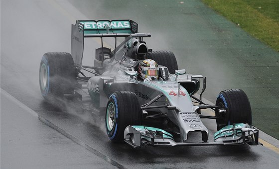 NEJRYCHLEJÍ. Lewis Hamilton vyhrál kvalifikaci Velké ceny Austrálie formule 1.