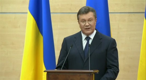 Sesazený ukrajinský prezident Viktor Janukovy na tiskové konferenci k...