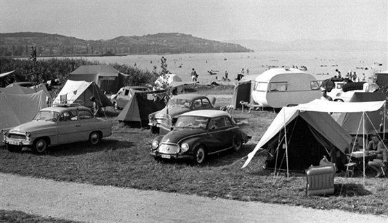 Balaton byl za totality jedním z mála dovolenkových cíl i eských turist.