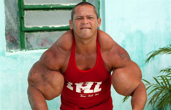 Arlindo de Souza a jeho monstrózní bicepsy