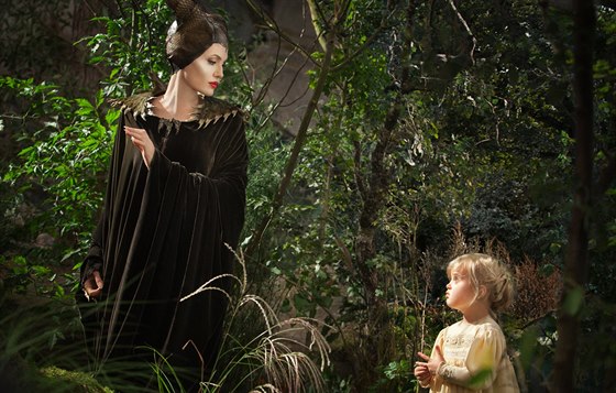 Angelina Jolie a její dcera Vivienne ve filmu Maleficent (2014)
