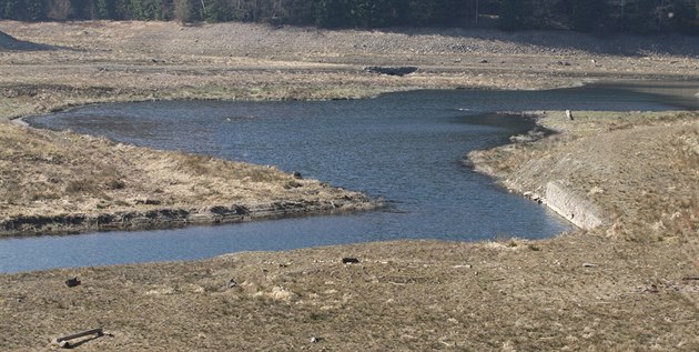 OSTRAVICE VE STARÉM KORYT. Pohled na íku Ostravici v pvodním koryt se...