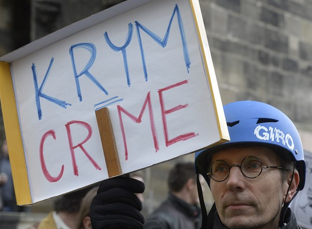 Demonstrace proti ruské invazi na Krym