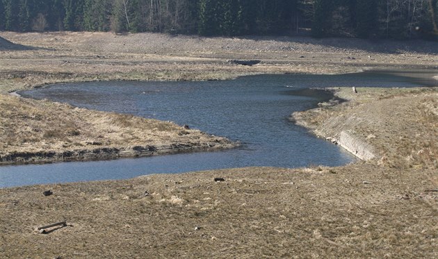 OSTRAVICE VE STARÉM KORYT. Pohled na íku Ostravici v pvodním koryt se...