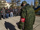 Nábor dobrovolník do vznikající krymské armády (12. bezna 2014)