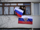 V ulicích Simferopolu vlají ruské vlajky (12. bezna 2014)