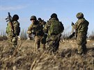 Ukrajintí vojáci v Chersonské oblasti na pomezí Krymu a Ukrajiny (17. bezna...