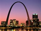Monumentální oblouk Gateway Arch, 192 metr vysoký památník v St. Louis v...