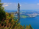 152 metr vysoký Hammetschwandský výtah u Lucernského jezera ve výcarsku je...