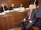 Martin Barták (vpravo) ped jednámím Mstského soudu v Praze v korupní kauze...