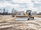 Na staveni�ti pracuje t�k� technika, hotovo m� b�t letos na podzim. (2014)