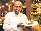 Italský kucha a majitel restaurace Aromi Riccardo Lucque