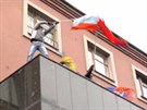 Ruské vlajky vlají nad donckým úadem prokurátora, zatímco ukrajinská vlajka...
