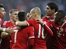 BAVORSKÁ RADOST. Fotbalisté Bayernu Mnichov se radují ze vsteleného gólu.
