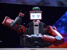 Robot Baxter od americké firmy RethinkRobotics na TED2013 naivo pedvedl, jak...