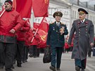 Podporu Putinovi vyjadovali mui v ervených bundách s nápisem SSSR 2.0 i...