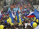 Protivládní demonstrace se v Moskv zúastnilo asi 10 tisíc lidí. Nesli...