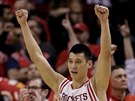 Jeremy Lin z Houstonu slaví svou úspnou stelu.