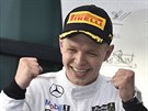 Kevin Magnussen z McLarenu slaví tetí místo z Velké ceny Austrálie formule 1....
