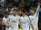 Fotbalisté Realu Madrid slaví gól proti Schalke, vpravo stelec Cristiano...