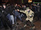 Stety proruských a proukrajinských demonstrant se v Doncku neobely bez...