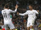 ASISTENT A STELEC. Cristiano Ronaldo z Realu Madrid (vpravo) se raduje z gólu