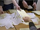 Volební komise na Krymu pepoítávají hlasy. (16. 3. 2014)