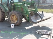 Nehoda traktoru a cyklisty v Radějově na Hodonínsku.