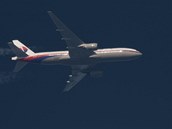 Boeing 777-200 spolenosti Malaysia Airlines. Prv tento stroj se na zatku...
