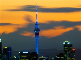 Sky Tower v novozélandském Aucklandu. Výtah na vyhlídkovou ploinu ve vás...