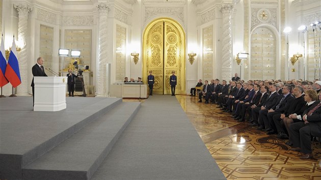 Vladimir Putin bhem projevu o minulosti a budoucnosti Krymu (18. bezna 2014)