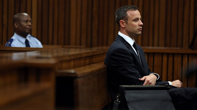 Oscar Pistorius bhem probhajcho soudu v JAR (19. bezna)