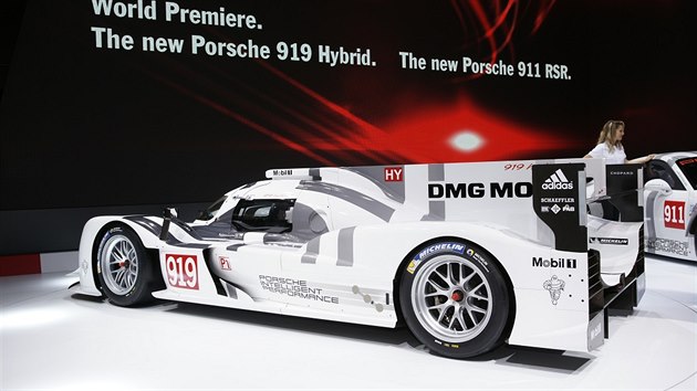 Porsche 919 Hybrid, zvodn specil pro Le Mans se pedstavil na autosalonu v enev.