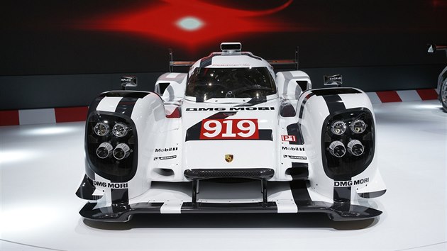 Porsche 919 Hybrid, zvodn specil pro Le Mans se pedstavil na autosalonu v enev.