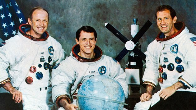 Trojice kosmonautů, která chtěla být lidmi, ne stroji: Gerald P. Carr, Edward G. Gibson a William R. Pogue.
