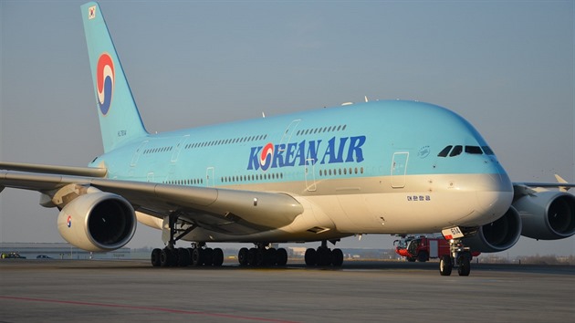 Letadlo Airbus A380 Korean Airlines registrace HL7614 na ruzyskm letiti 14. 3. 2014