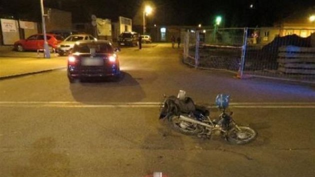 Nehoda osobního automobilu a mopedu v Náchod (10. 3. 2014)