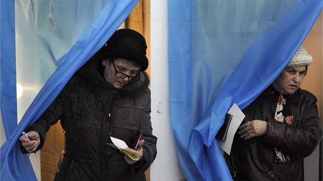 Obyvatel Krymu v referendu rozhoduj o budoucnosti poloostrova (16. bezna 2014)
