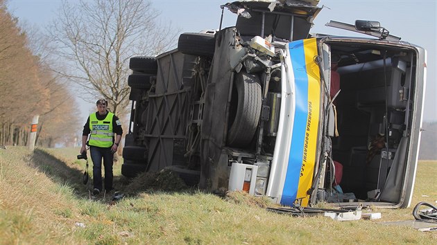 Nehoda autobusu u Nezvěstic na Plzeňsku se obešla bez vážných zranění.