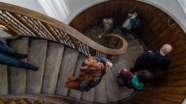 Návštěvníci zámku mohou spatřit například dřevěné schodiště od architekta Leopolka Bauera. (2014)