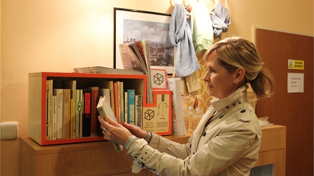 Boxy s knihami najdete ve vybraných praských kavárnách.