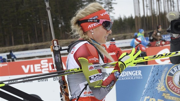 V CÍLI. Gabriela Soukalová po skonení sprintu ve finském Kontiolahti