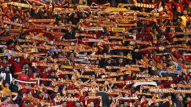 NVTVA Z TURECKA. Fanouci Galatasaraye Istanbul na stadionu Chelsea.