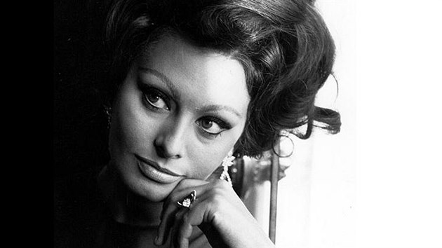 Sophia Lorenová na archivním snímku v televizním seriálu Hvězdy stříbrného plátna (2011)